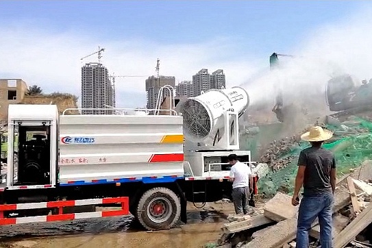 拆迁工地施工雾炮车抑尘视频