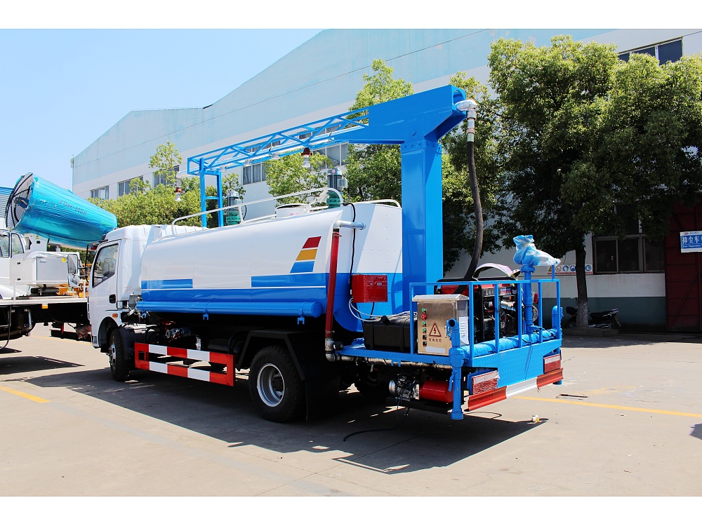 东风大多利卡铁路抑尘车