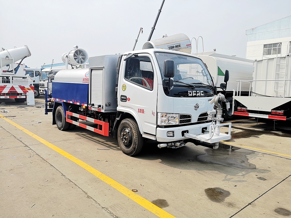 东风小多利卡抑尘车(国五2.8立方/30-40米雾炮)
