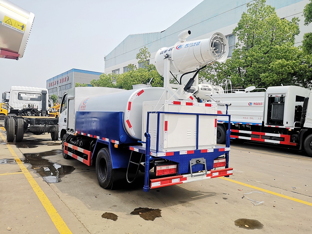 东风小多利卡抑尘车(国五2.8立方/30-40米雾炮)