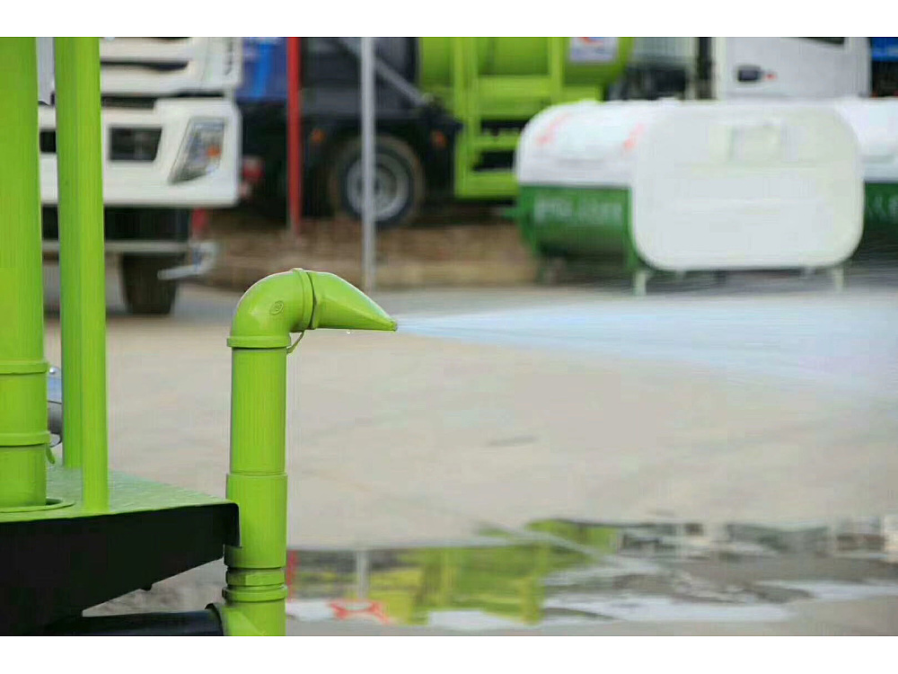 东风小多利卡蓝牌雾炮车(国六4.5立方/30-40米雾炮)