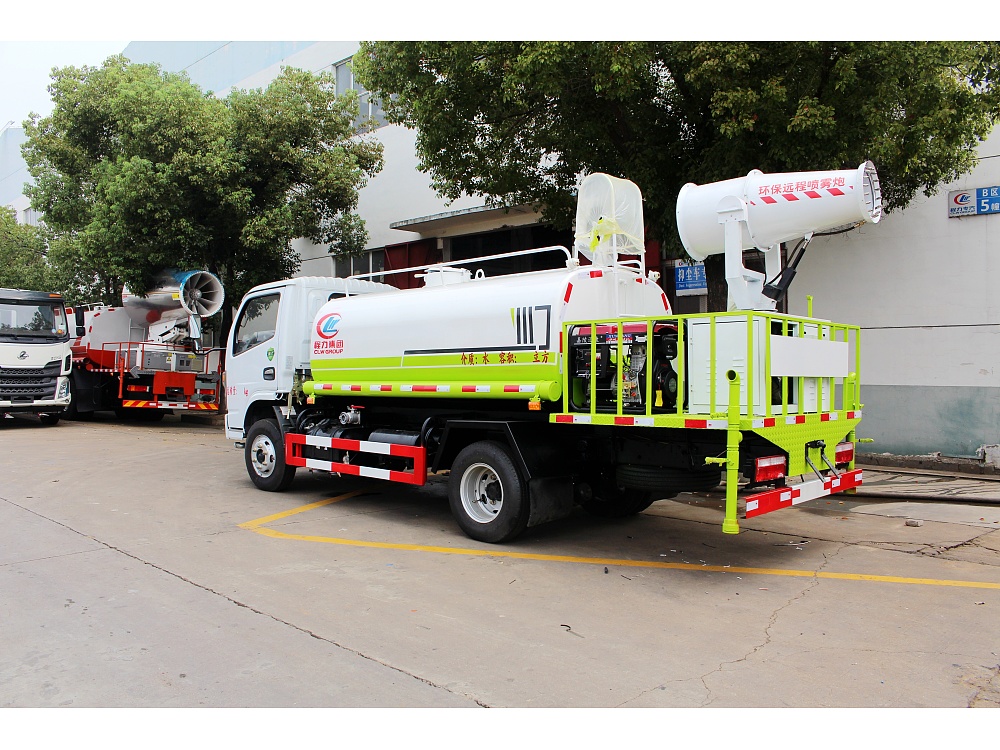 东风小多利卡抑尘洒水车(国六5立方/30-40米雾炮)