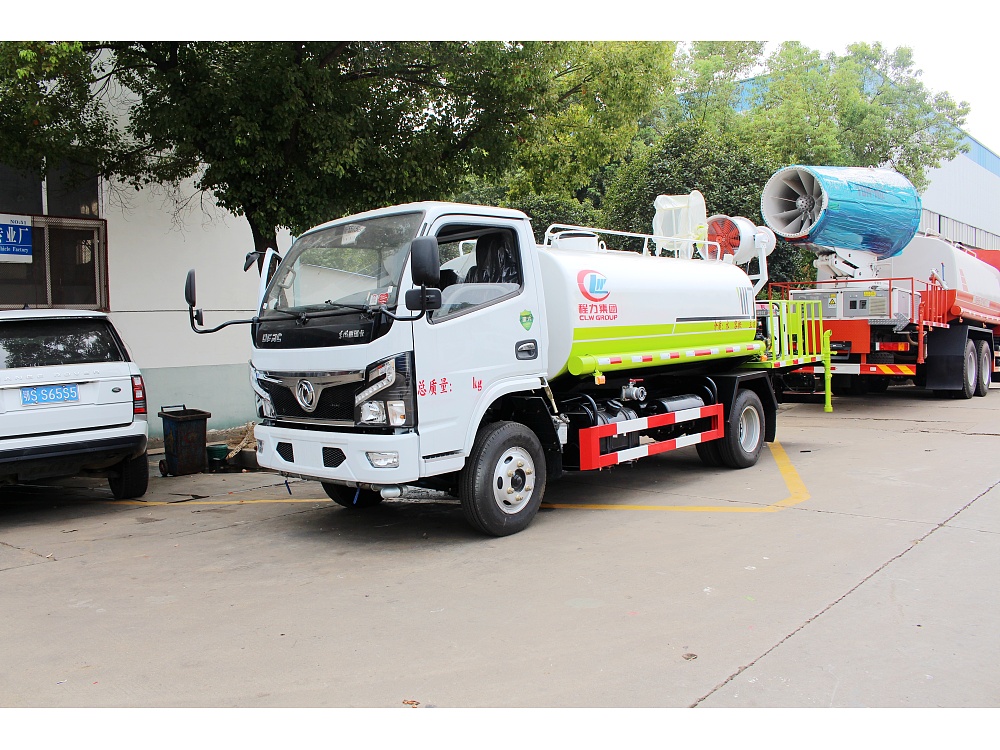 东风小多利卡抑尘洒水车(国六5立方/30-40米雾炮)