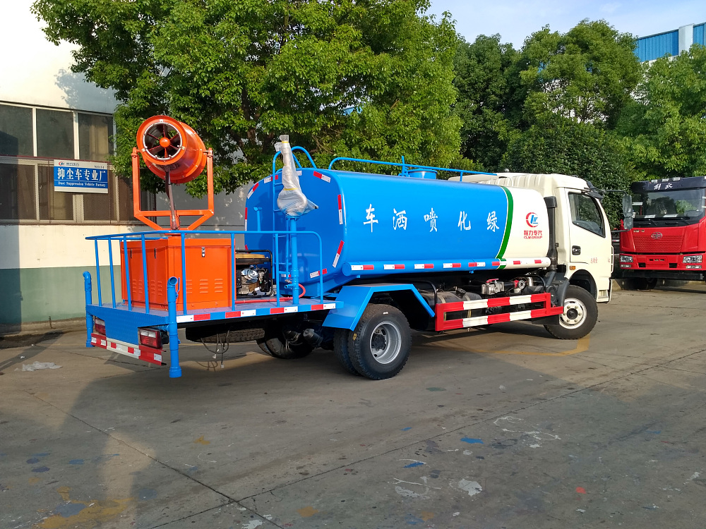 东风大多利卡抑尘洒水车(国五7立方/30-40米雾炮)