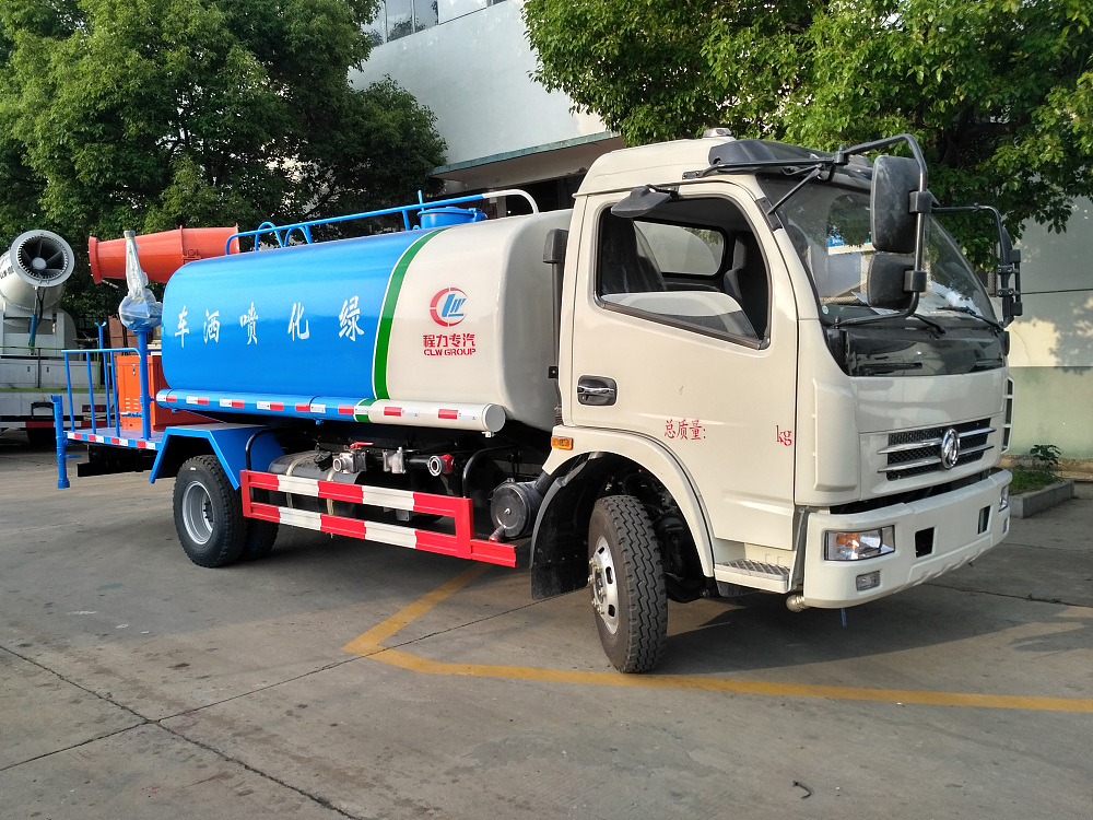 东风大多利卡抑尘洒水车(国五7立方/30-40米雾炮)