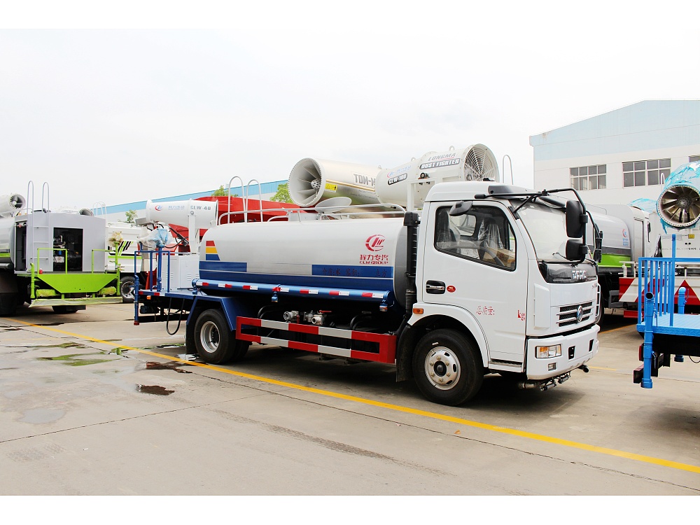 东风大多利卡抑尘洒水车(国五7立方/30-40米雾炮)