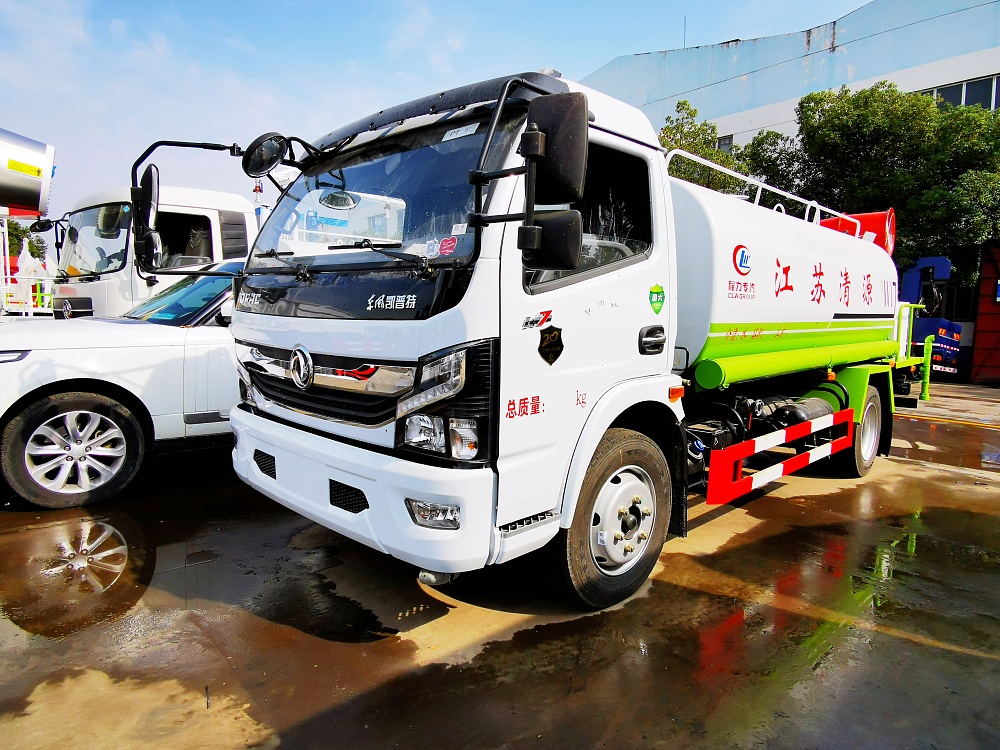 东风大多利卡雾炮洒水车(国六9立方/30-40米雾炮)