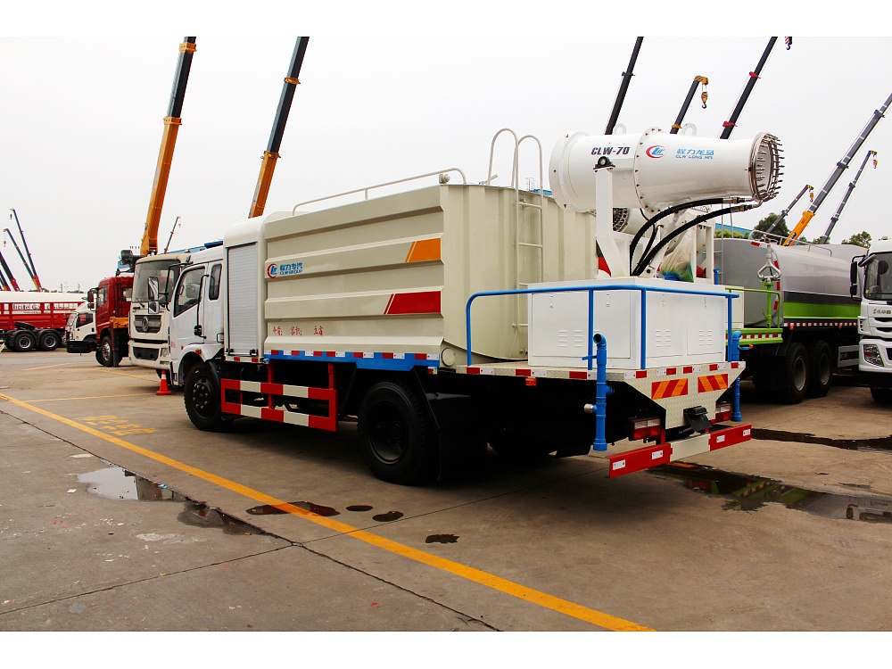 东风大多利卡抑尘车(国五9立方/30-60米雾炮)