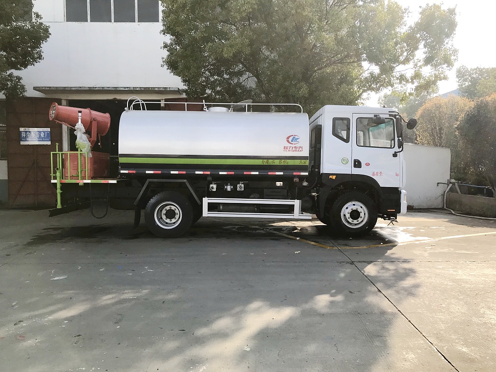 东风D9洒水车带雾炮机(国五13立方/30-40米雾炮)