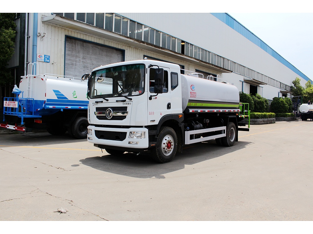 东风D9洒水车带雾炮机(国五13立方/30-40米雾炮)