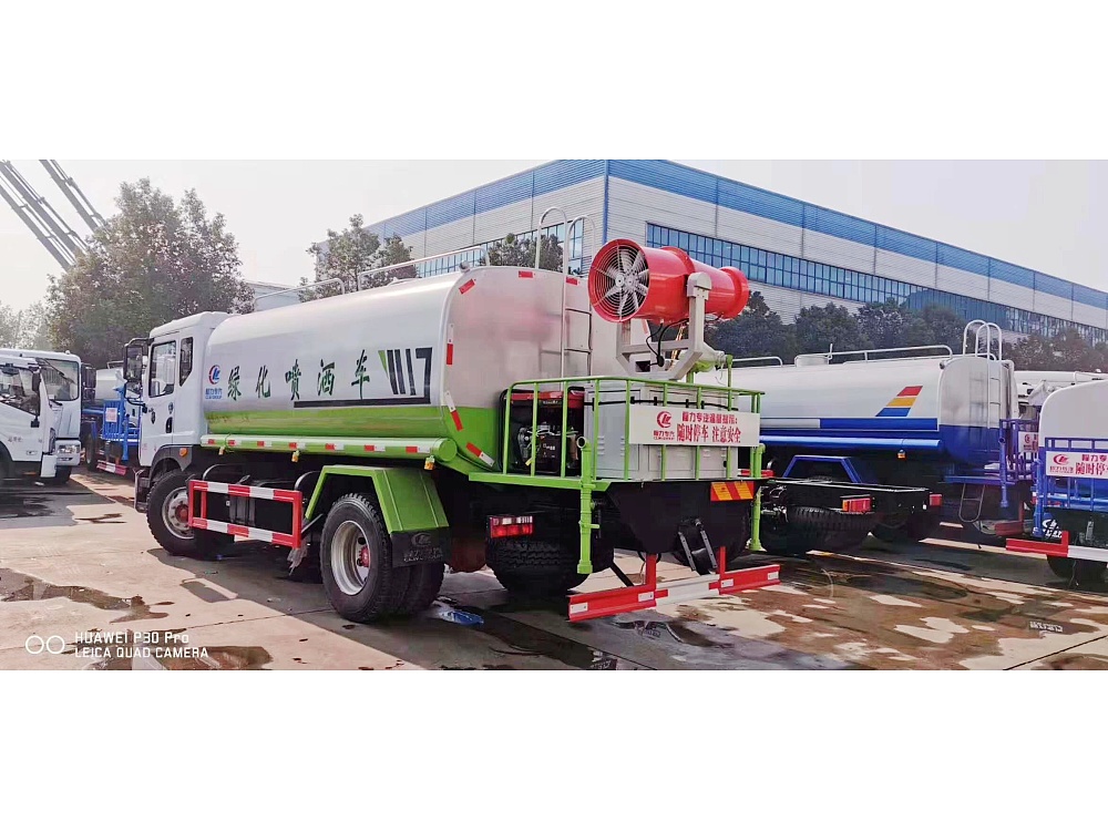 东风多利卡D9洒水雾炮车(国六14立方/30-40米雾炮)