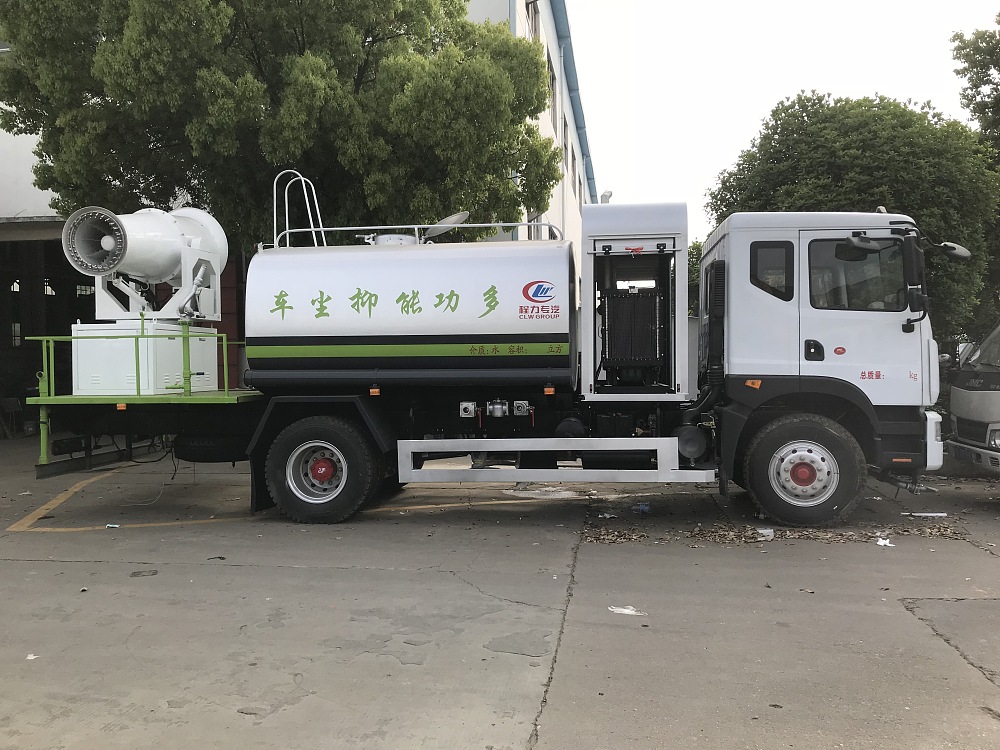 东风D9抑尘车(国五10立方/50-100米雾炮)