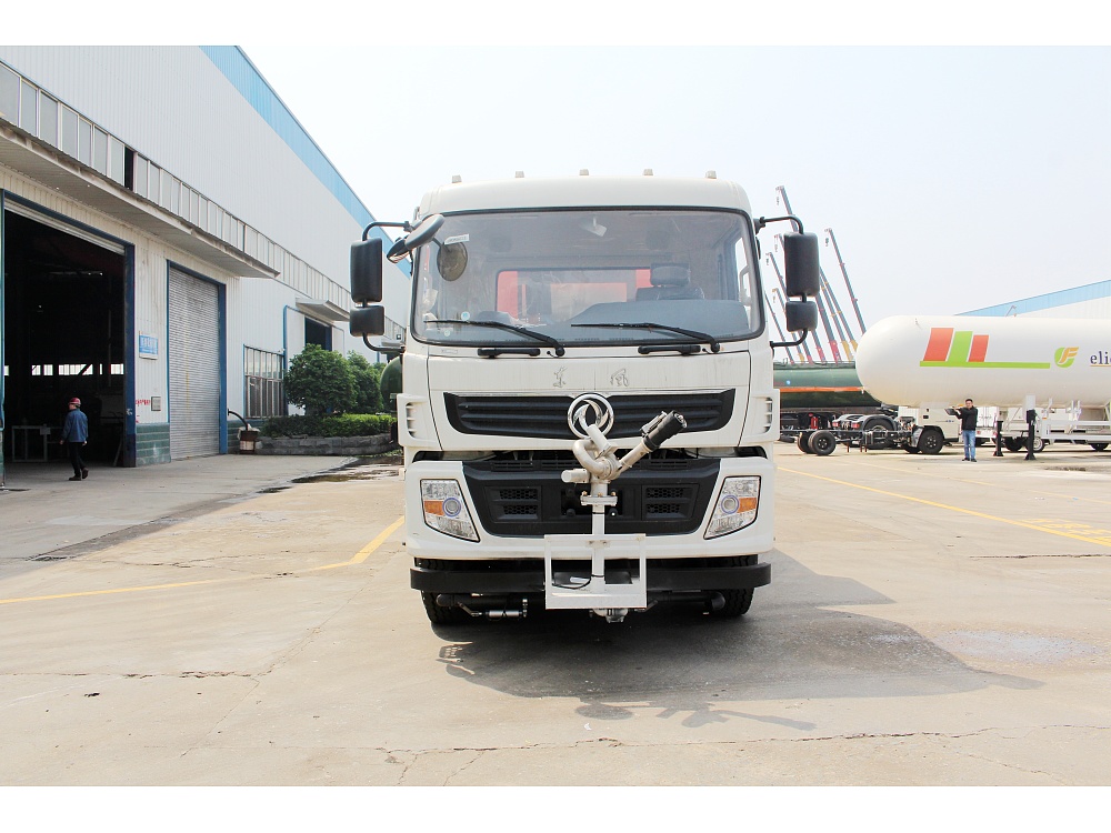 东风随专后双桥雾炮雾炮车(国六16立方/50-120米雾炮)