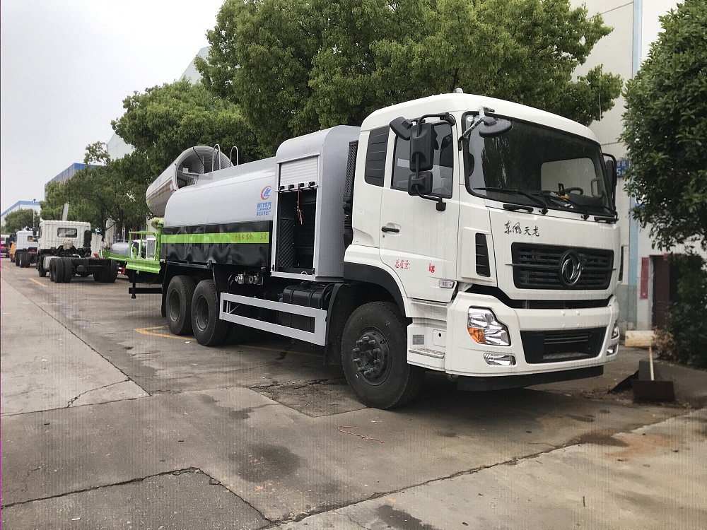 东风天龙后双桥雾炮车(国五16立方/50-120米雾炮)