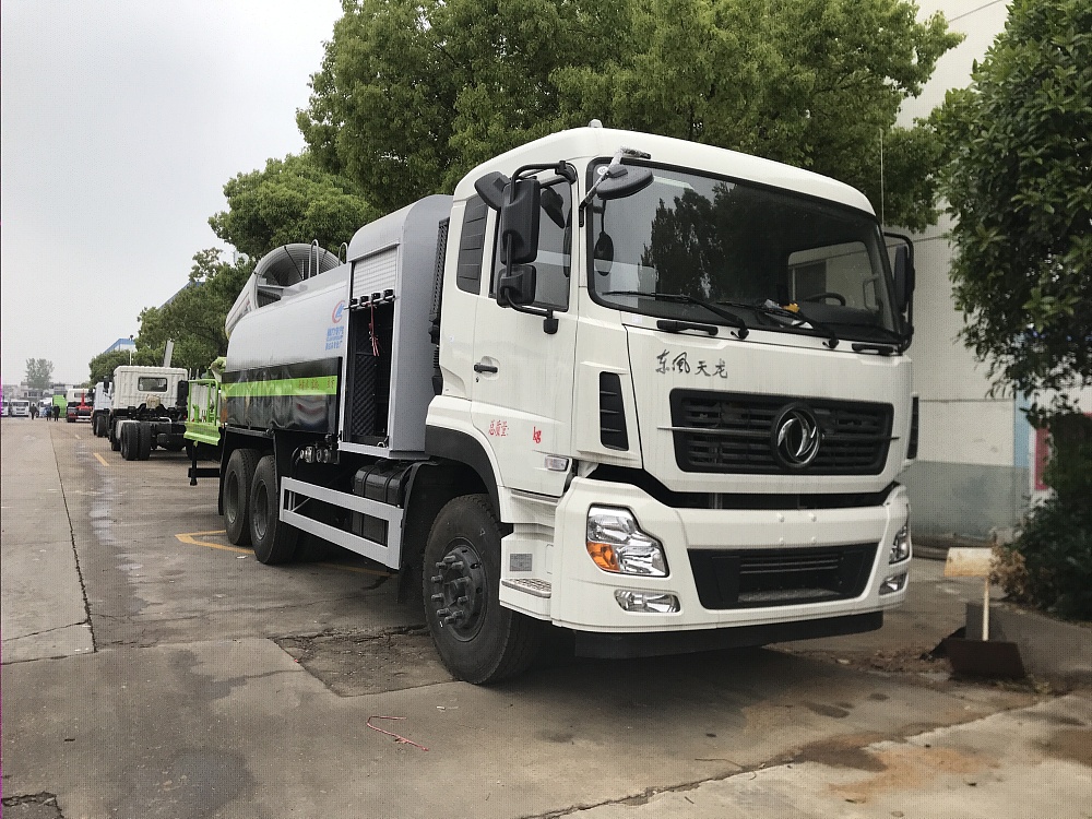 东风天龙后双桥雾炮车(国五16立方/50-120米雾炮)