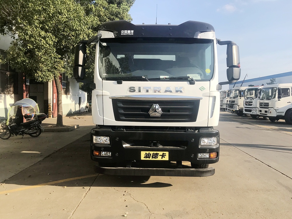 重汽汕德卡后双桥雾炮车(国六16立方/50-120米雾炮)